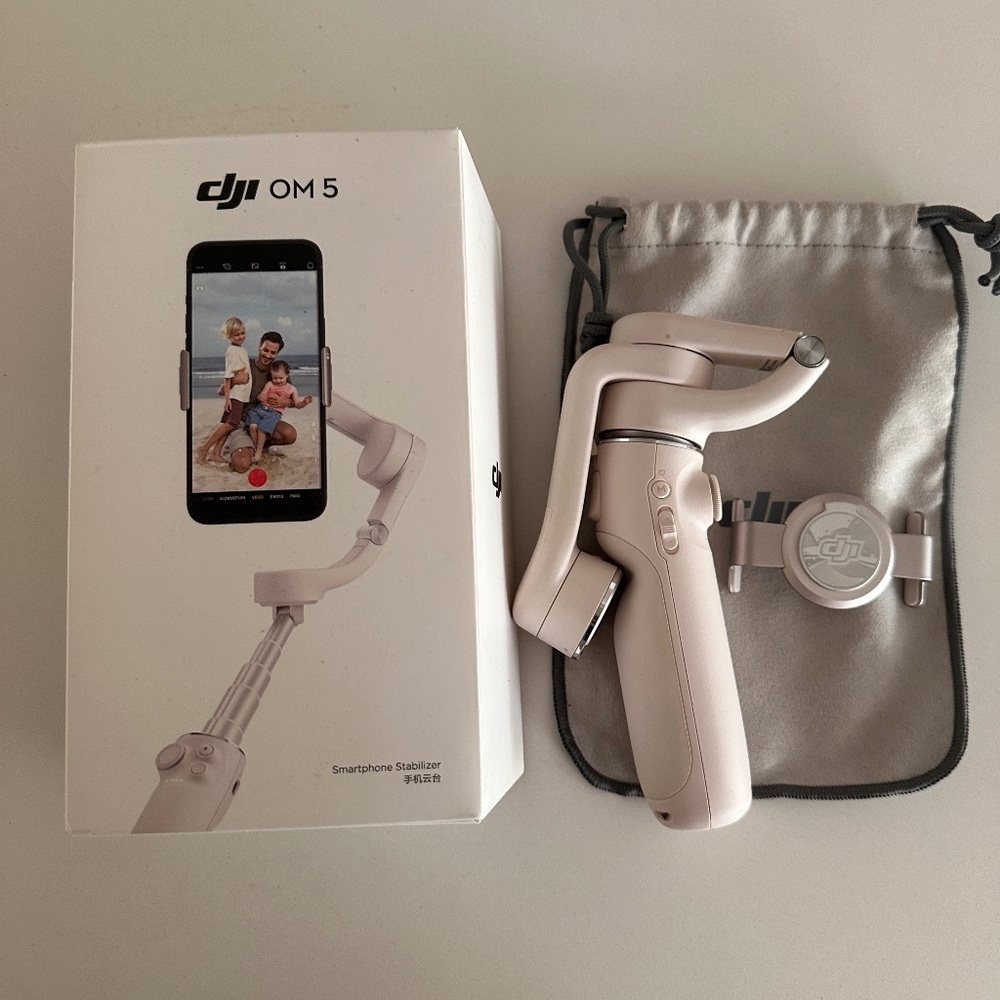 DJI OM 5 Smartphone Gimbal  Stabilizer White Built-In Extension Rod